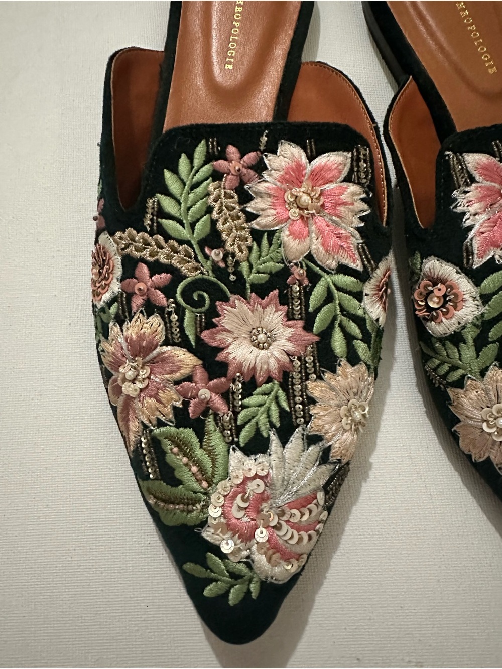 Anthropologie Black Embroidered Floral Velvet Beaded Accent Mules Sz 11 W - Picture 3 of 15